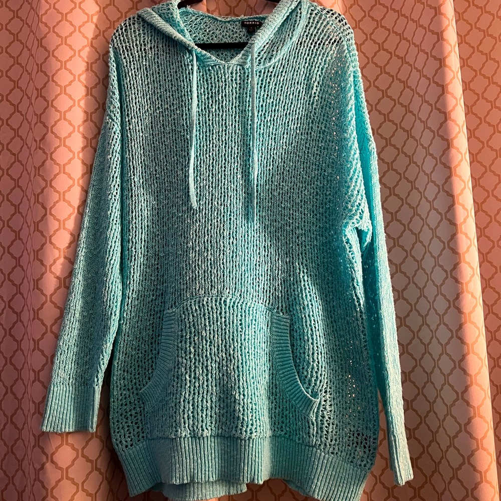 Net sweater great for the beach! Picture is not showing color.